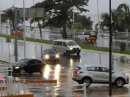 La tarde de este martes, las fuertes lluvias habían inundado por completo parte del malecón de la ciudad de Campeche. NTX / J. Pazos