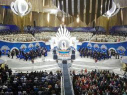 La iglesia luce enmarcada por las banderas de todas las congregaciones. EL INFORMADOR / T. Villaseñor