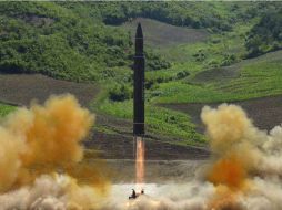 El pentágono minimiza poderío militar de Pyongyang, que posee misiles intercontinentales como el Hwasong-14. AP / Korea News Service