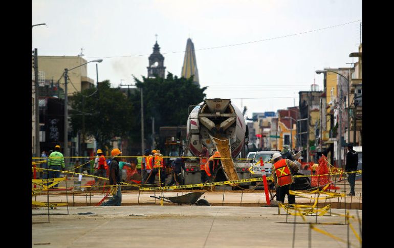 Trabajadores detallan la obra de 240 millones de pesos. EL INFORMADOR / E. Barrera