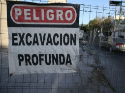 A los comerciantes afectados les preocupa la poca accesibilidad a la zona por las mallas de alambre colocadas en la obra. EL INFORMADOR / ARCHIVO