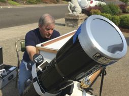 Expertos y aficionados preparan sus telescopios para ver el eclipse. AP / G. Flaccus