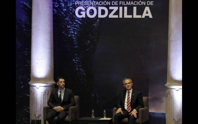 Alex García, productor del proyecto, y Mancera presentaron oficialmente 'Godzilla: king of the monsters'. SUN / C. Mejía