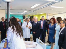 El secretario de Salud Federal, José Narro Robles, asistió al evento de inauguración de la unidad. TWITTER / @HospitalCivil