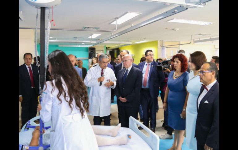 El secretario de Salud Federal, José Narro Robles, asistió al evento de inauguración de la unidad. TWITTER / @HospitalCivil