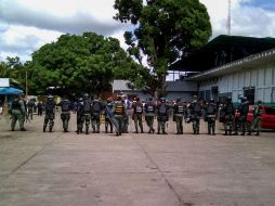 Se informó que 27 de los reclusos fueron canalizados a otras prisiones del país y el resto permanecerá en celdas de la policía estatal. EFE / P. Zapata