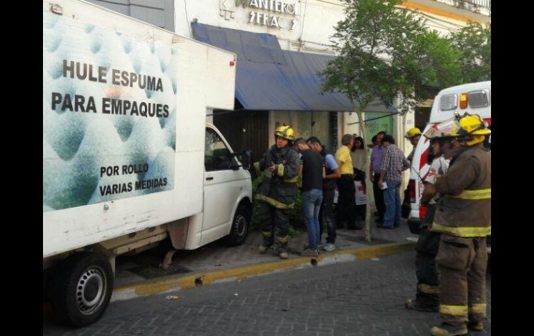 Elementos de la Cruz Roja trasladaron a las heridas a un puesto de socorro cercano donde fueron revisadas ESPECIAL /