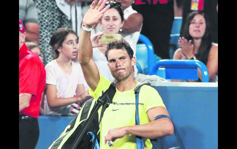 Cuartos de Final. El español Rafael Nadal se despide del público tras quedar eliminado a manos del australiano Nick Kyrgios. AP /