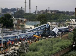 El hecho se produjo en la localidad de Muzaffarnagar, cuando se salieron de la vía diez vagones del ferrocarril Kalinga-Utkal Express. AP / A. Qadri