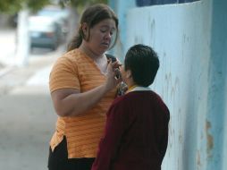 La Comisión sugiere a los padres de familia enseñarles a los hijos a cuidar su uniforme y hacerles ver que el dinero cuesta. EL INFORMADOR / ARCHIVO