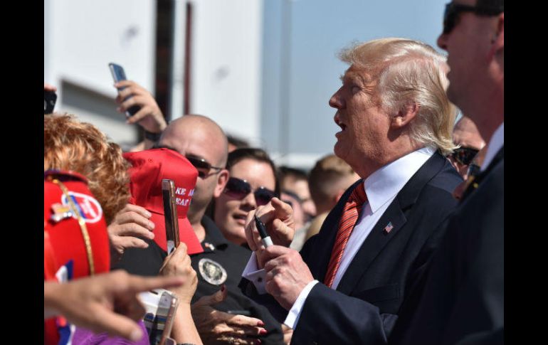 Trump ha sido blanco de duras críticas de demócratas y republicanos por no condenar la marcha de los supremacistas blancos. AFP / ARCHIVO