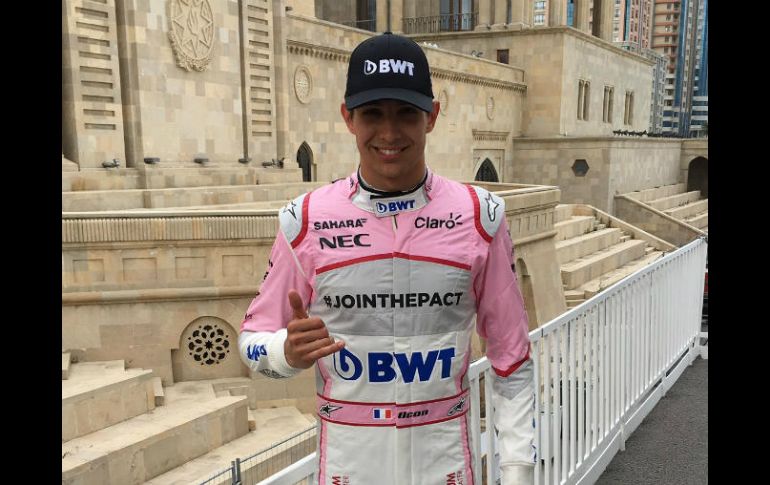 ''Nada ha cambiado en lo que respecta a mi relación con 'Checo' desde que empezó la temporada'', explica el joven conductor. TWITTER / @OconEsteban