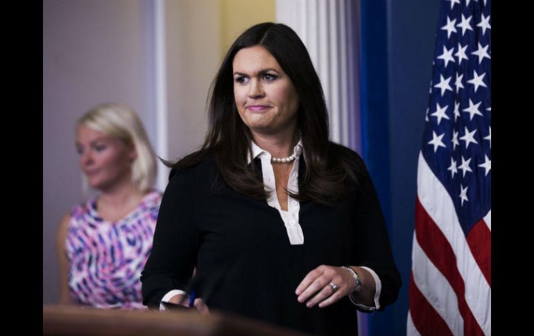 Sanders enfatizó que no cree que el presidente de EU haya abandonado ningún esfuerzo. EFE / J. Lo Scalzo