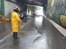 Elementos de Protección Civil y Bomberos monitorearon los puntos más conflictivos de la ciudad. ESPECIAL / @PCYBOMGDL