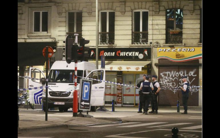 La policía se desplegó en la zona del ataque para asegurar el lugar. EFE / O. Hoslet