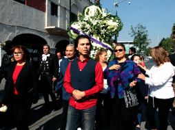 Joao Aguilera le rindió homenaje a Juan Gabriel en el Paseo de las Estrellas de la Plaza Garibaldi. NTX / B. Moncada