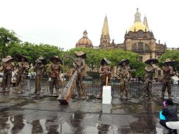 La figura central, con un arpa, fue la que logró romper el récord pasado; mide ocho metros y 44 centímetros. EL INFORMADOR / E. Barrera