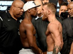 Floyd Mayweather Jr. y Conor McGregor se declararon listos para su esperado combate esta noche en Las Vegas. AFP / E. Miller