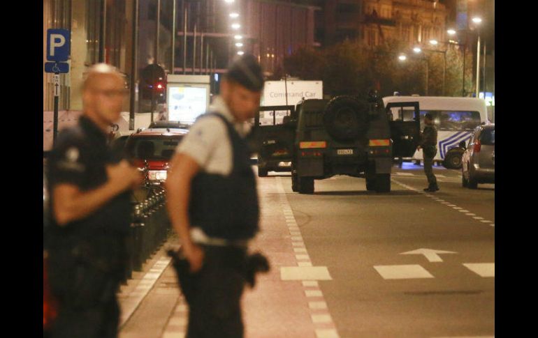 La Policía desplegó un amplio perímetro de seguridad en torno al lugar de los hechos e informó de que la situación estaba bajo control. EFE / O. Hoslet