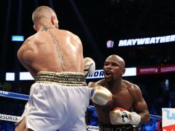 Mayweather afirma que dejó a McGregor golpearlo en los primeros rounds. AFP / C. Petersen