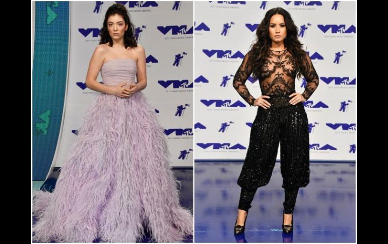 Lorde y Demi Lovato fueron de las primeras celebridades en desfilar por la alfombra azul de los MTV VMAs.. AFP /