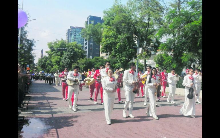 El tradicional desfile anual tomó la avenida Chapultepec la mañana del domingo. EL INFORMADOR / R. Romero