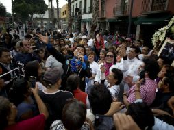 Seguidores de Juan Gabriel se reunieron en la Plaza Garibaldi de la capital mexicana. AP / E. Verdugo