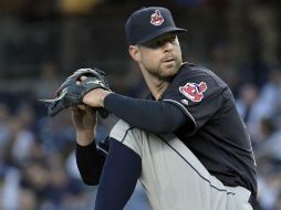 Corey Kluber. El abridor de los Indios permitió sólo tres imparables en ocho entradas de labor. AFP / B. Kostroun