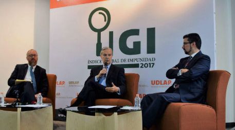 Luis Ernesto Derbez Bautista, rector de la UDLAP, presneta los resultados del Índice Global de Impunidad 2017. FACEBOOK / universidaddelasamericaspuebla