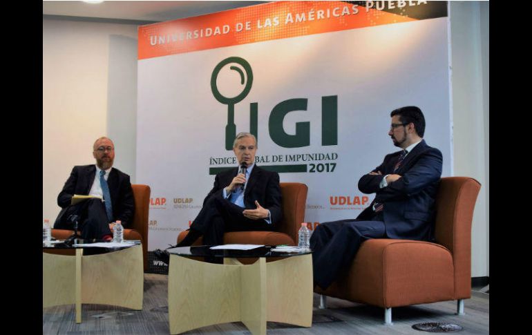 Luis Ernesto Derbez Bautista, rector de la UDLAP, presneta los resultados del Índice Global de Impunidad 2017. FACEBOOK / universidaddelasamericaspuebla