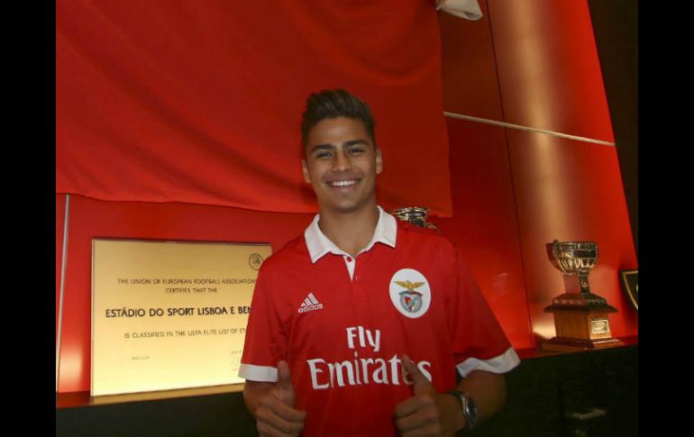 Llega al club de los encarnados para forjarse como jugador y, de momento, estará enrolado en el equipo Sub-19. TWITTER / @SLBenfica