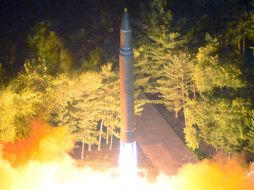 Se trató de un misil Hwasong-12 de rango medio y fue una ‘advertencia significativa y crucial’ para Corea del Sur y EU. EFE / Kcna