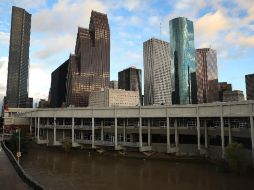 Buena parte de las autopistas y calles de Houston se mantienen intransitables al estar cubiertas por las aguas en amplios segmentos. AFP / J. Raedle