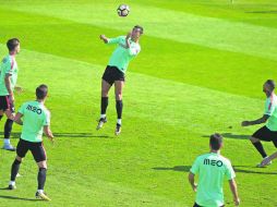 Motivado a ganar. El técnico de Portugal asegura que Cristiano Ronaldo buscará vencer a la Selección de Islas Feroe. AFP /