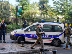 El agresor trató de escapar tras la agresión, y policías lo detuvieron tras dispararle. EFE / C. Petit