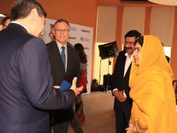 Malala llegó acompañada de su padre, Ziauddin Yousafzai. TWITTER / @TecdeMty