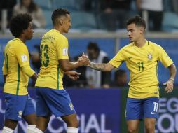 Dos goles de Paulinho y Philippe Coutinho en la segunda mitad le dieron la victoria a Brasil. AP / A. Penner