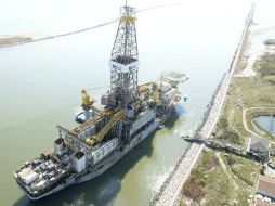 Vista aérea tomada desde un helicóptero que muestra el estado en el que quedó el puerto de Corpus Cristi tras el paso de 'Harvey'. EFE / Us Coast Guard