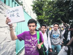 Estudiantes, maestros y trabajadores del CUCEI, preparatorias 12 y Vocacional salieron ayer a las calles para exigir seguridad. EL INFORMADOR / F. Atilano