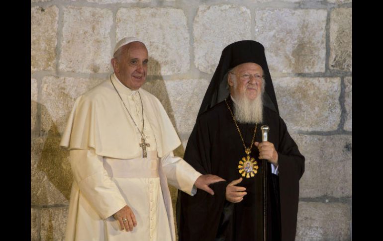 El Papa Francisco y Bartolomé I instaron a escuchar 'el grito de la tierra'. AP / S. Scheiner