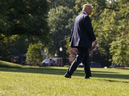 Minutos antes de tuitear sobre Comey, Trump escribió que Texas estaba recuperándose rápido y que aún había mucho que hacer. AP / ARCHIVO