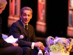 Sarkozy dice que ''Ser un gran país tiene una gran responsabilidad, no significa que los otros se deban inclinar frente a ustedes''. ESPECIAL /