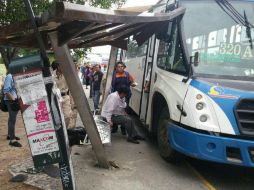 Personal de Protección Civil y Bomberos de Zapopan realizan valoración de los daños en el lugar. ESPECIAL / Bomberos Zapopan