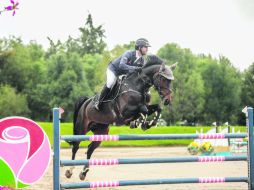 A lomos de 'Nintara', Nicolás Pizarro se hizo de la moña verde al primer lugar en la prueba libre con obstáculos a 1.40 metros. EL INFORMADOR / F. Atilano