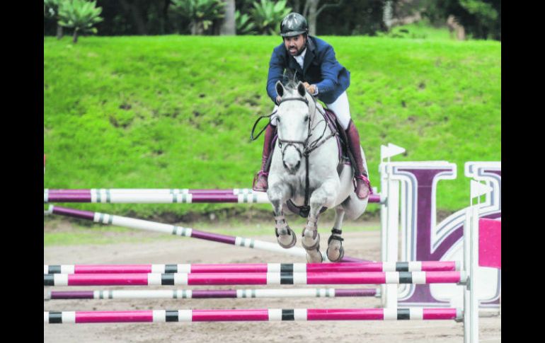 Avantes. A lomos de 'Starobin', Jacobo Saaib conquistó la prueba libre con obstáculos a 1.35 metros de altura. EL INFORMADOR / F. Atilano