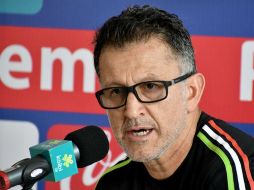 Juan Carlos Osorio durante la conferencia de prensa en Costa Rica, donde solicitó irrestricto apoyo a los jugadores, no a él. AFP / E. Becerra