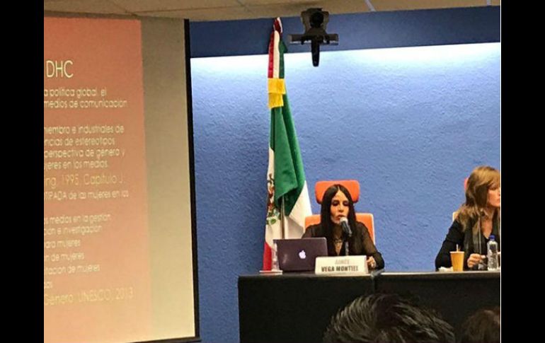 Aimée Vega indicó que en la representación de los estereotipos sexistas en los medios, la agenda es más compleja. TWITTER / @CCSJPuebla