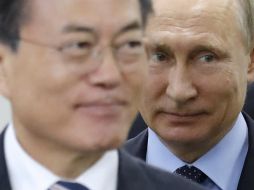 El presidente ruso Vladimir Putin, en una reunión con su homólogo surcoreano, Moon Jae-in. AP / M. Metzel