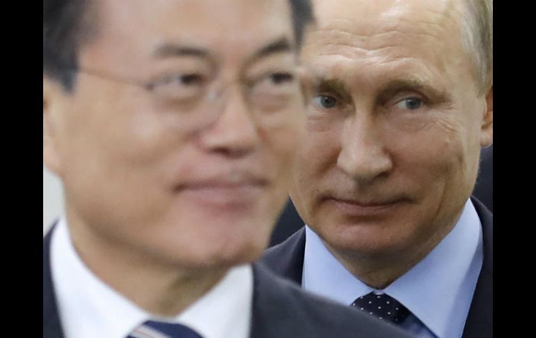 El presidente ruso Vladimir Putin, en una reunión con su homólogo surcoreano, Moon Jae-in. AP / M. Metzel