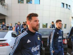 'Es difícil que Messi haga jugar a esos panaderos', dice Asprilla sobre los compañeros de Messi en el combinado argentino. TWITTER / @Argentina